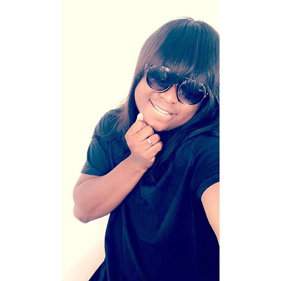 Foto de Kamane com peruca de mulher faz sucesso na Internet