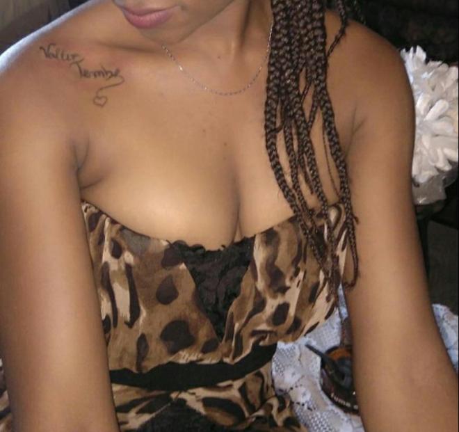 Fã tatua nome do apresentador Valter Tembe no peito