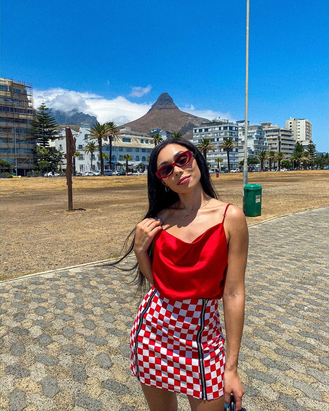 Conheça um pouco a cantora Shellsy Baronet