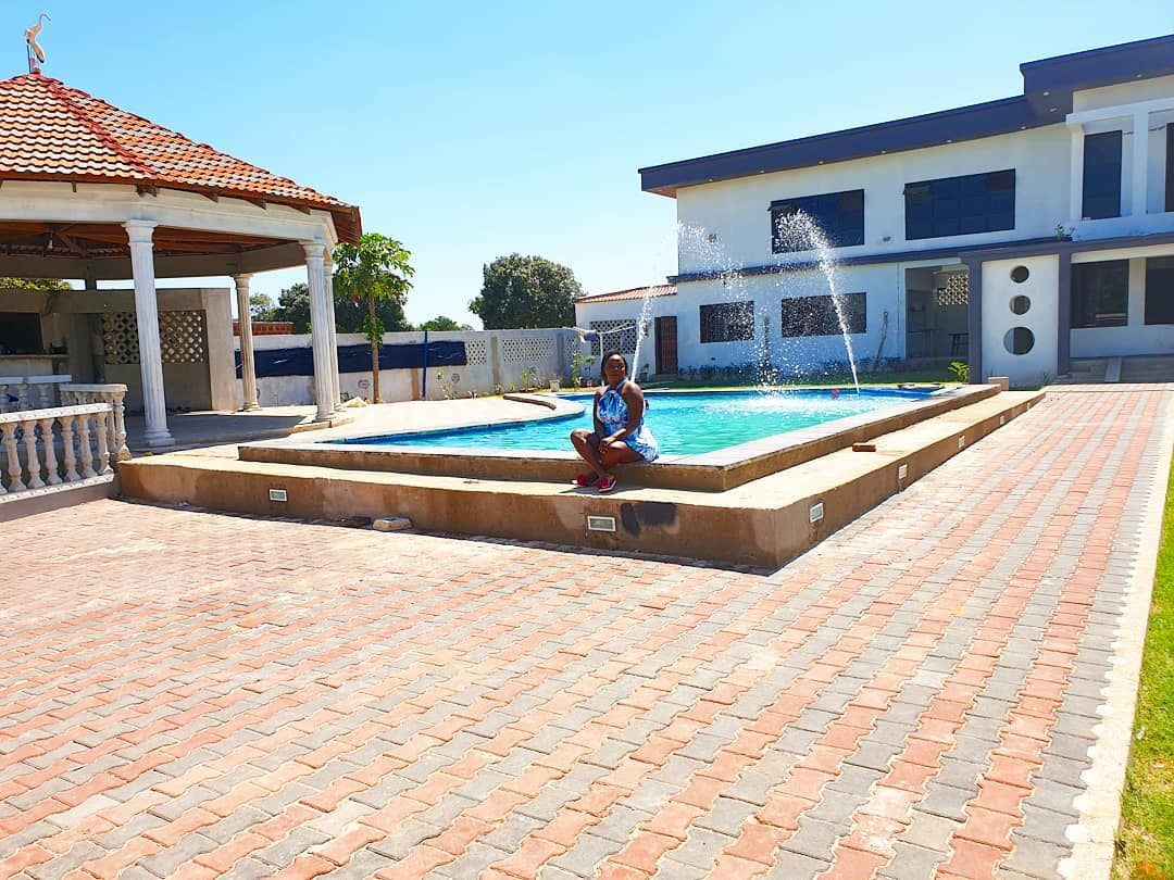 Lourena Nhate passa a lua de mel na sua “casa do campo”