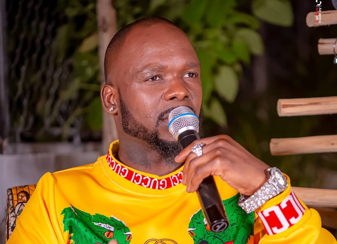 Mr Bow afirma que outros artistas precisam trabalhar 20 anos para chegarem ao seu nível