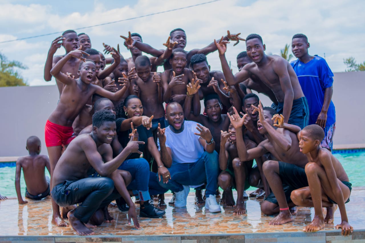 Músicos da Bawito proporcionam um natal especial para crianças necessitadas