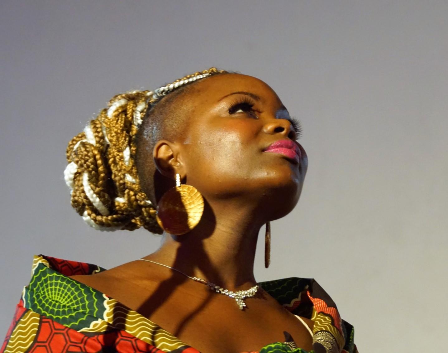 Xixel Langa no hino pan-africano contra a Covid-19