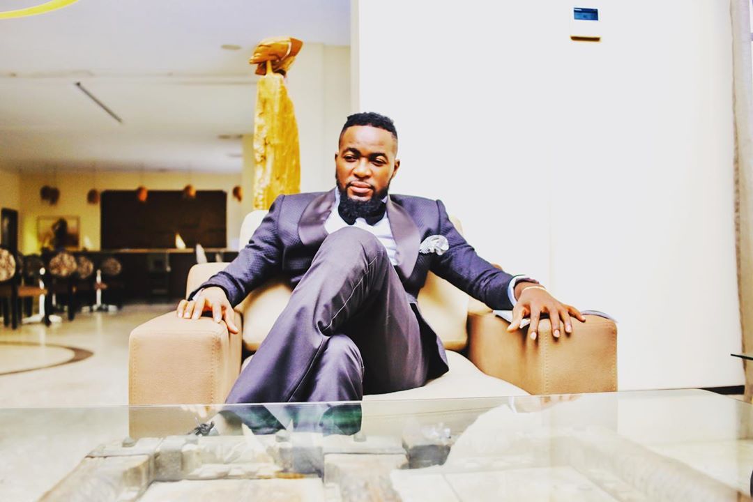 Joel Williams apoia Killua Rafael e um bebê sem pais