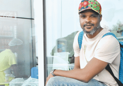 Muzila celebra a vida ao som do saxofone no Fundação Fernando Leite Couto