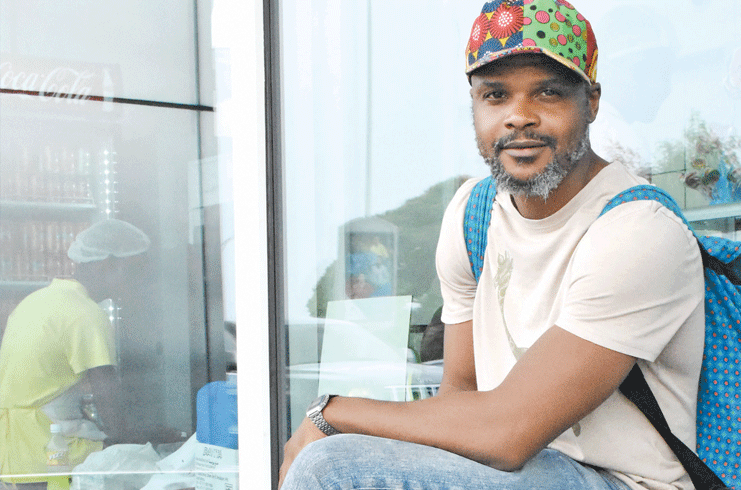 Muzila celebra a vida ao som do saxofone no Fundação Fernando Leite Couto Muzila celebra a vida ao som do saxofone no Fundação Fernando Leite Couto