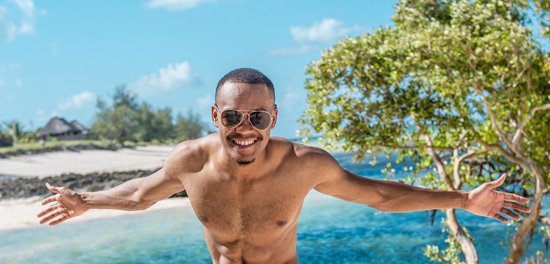 Conheça Alcy Caluamba, o fenómeno das paródias na internet a nível internacional Conheça Alcy Caluamba, o fenómeno das paródias na internet a nível internacional