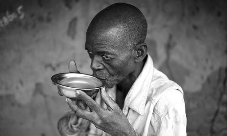 Mário Macilau leva água ao Camões