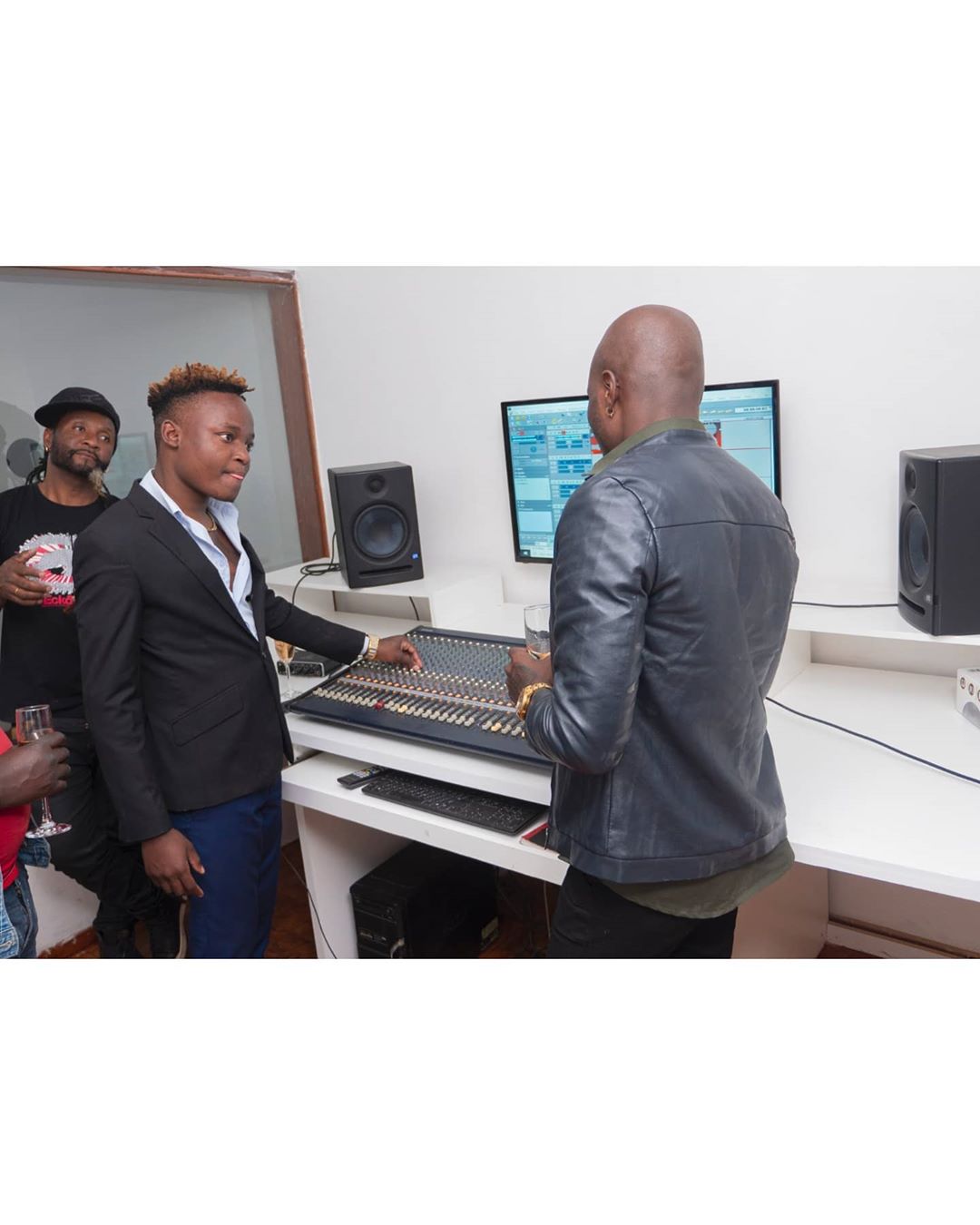 “Artístico Music”: Novo estúdio de captação e masterização “Artístico Music”: Novo estúdio de captação e masterização