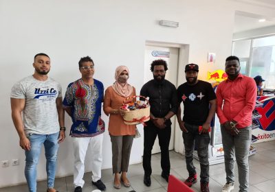 Êxito da Circular oferece cabaz ao Administrador de Marracuene em reconhecimento do seu trabalho notavel