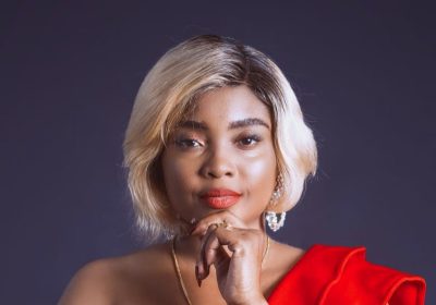 Miss Didy confessa que não casará agora, mas está feliz por Jorge Ribeiro e Karina