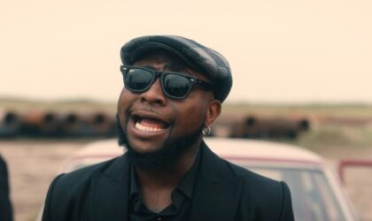 O cantor nigeriano, Davido mostra que “Yaba Buluku”