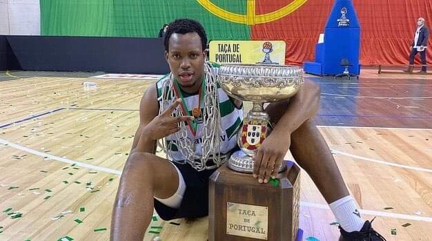 Basquetebol: Jeremias Manjate é campeão de Portugal aos 22 anos de idade