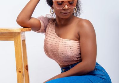 Anita Macuacua declara-se e enxuga as lágrimas do seu amor na música “Don’t Cry”