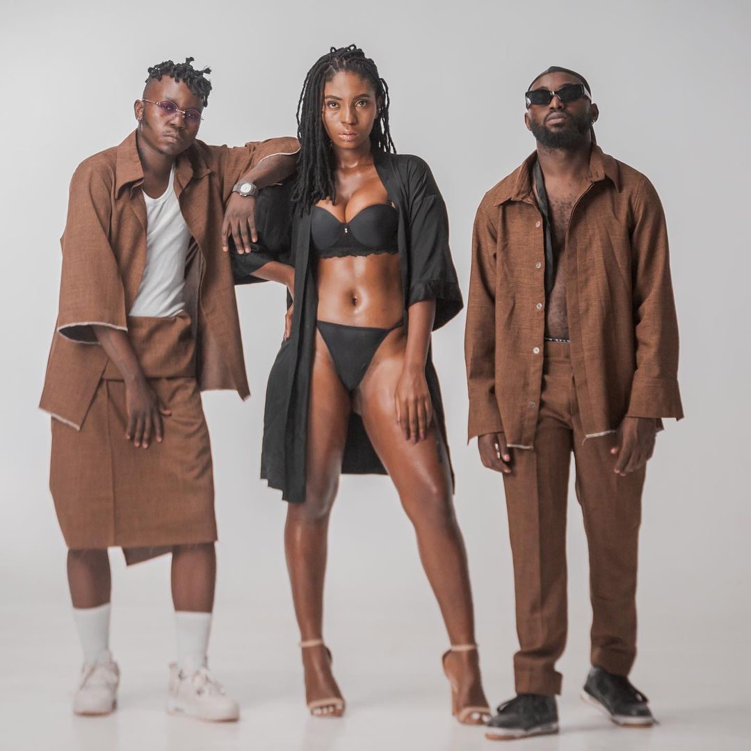 “O cenário do novo vídeo da Classic Nova não combina a letra da música” – dizem os fãs