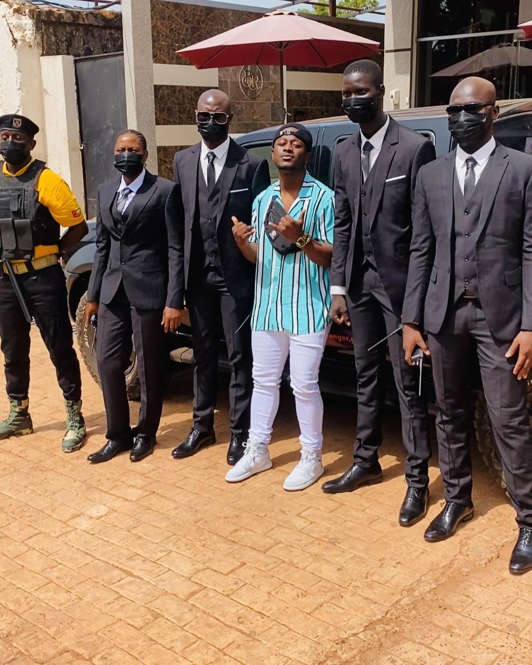 Cleyton David canta e encanta em Guiné Bissau