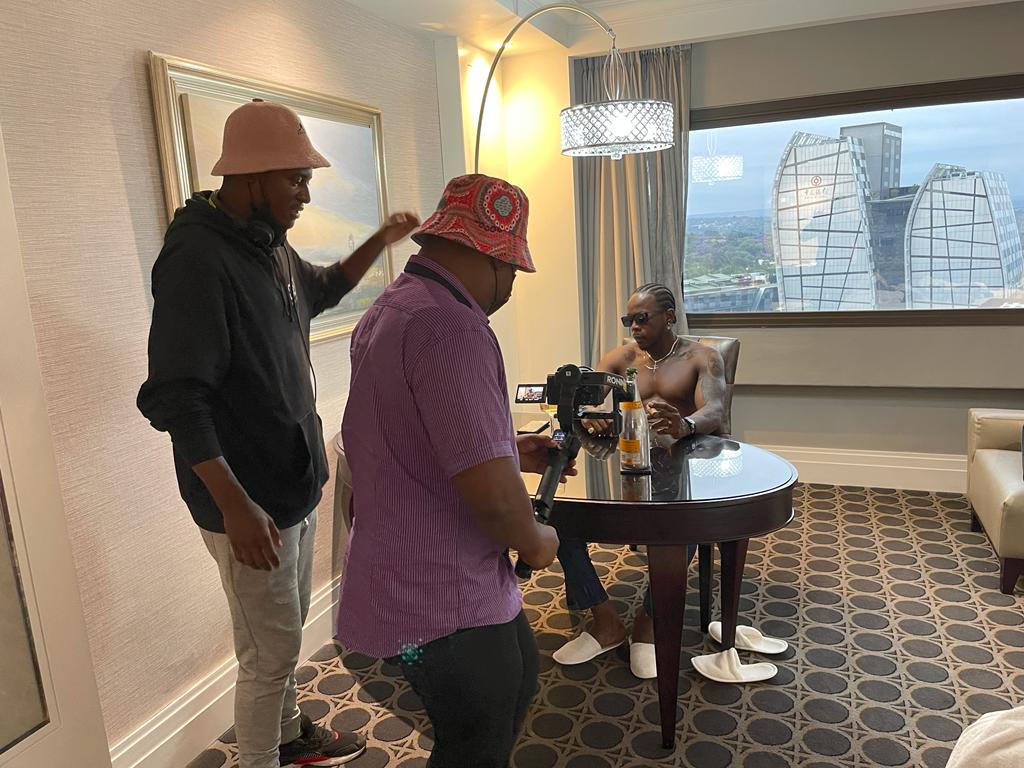 Duas caras prepara o lançamento da EP “Afromatic” Duas caras prepara o lançamento da EP “Afromatic”