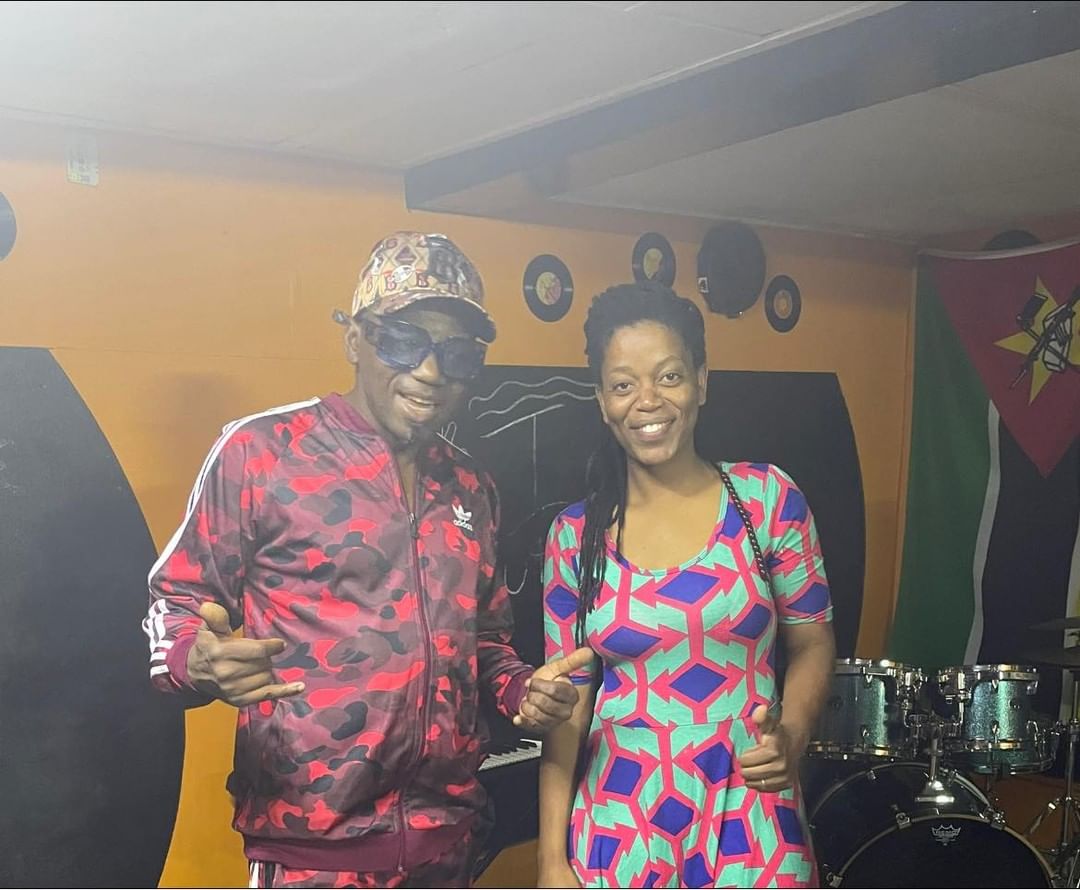 Banda Kakana termina a música iniciada há 2 anos com Jimmy Dludlu Banda Kakana termina a música iniciada há 2 anos com Jimmy Dludlu