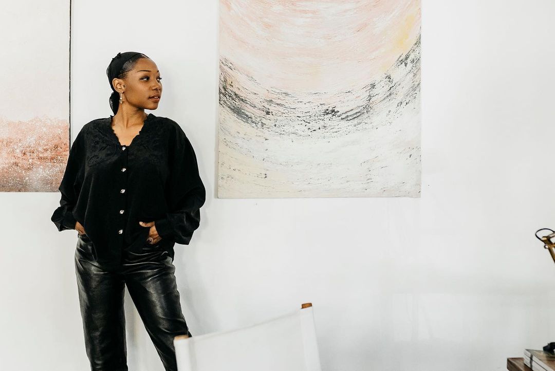 “Mares” – exposição de artes visuais de Jesse Jane inspirada nas ricas praias do país