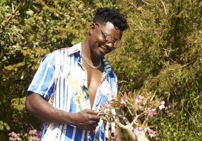 DJ Angel, membro dos Afro Madjaha, anuncia uma música a solo