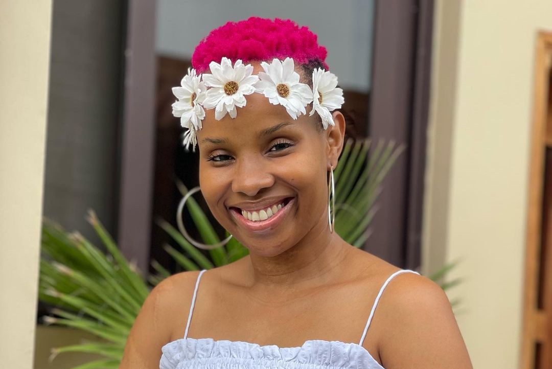 Mana Cecy não aguenta com as críticas dos “afilhados” e desactiva página no Facebook