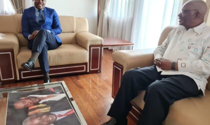 MC Roger felicita o antigo Presidente da República, Armando Guebuza, pelo seu aniversário e relembra as suas obras
