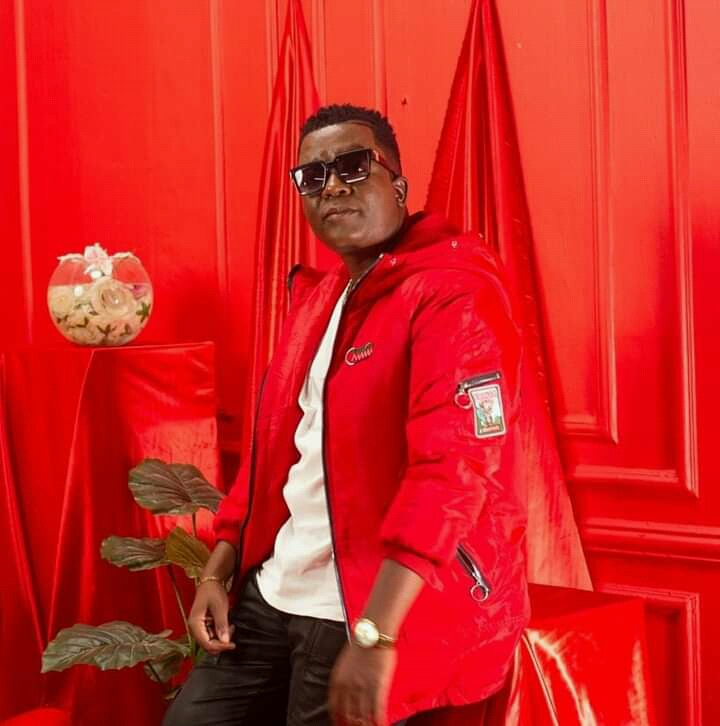 Hermínio consola os “Cornos”, através da música “Mulher do Povo”