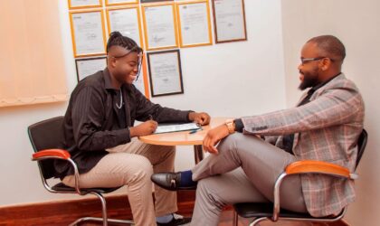 Youngg Ricardo celebra parceria com o Grupo Prestige Solutions