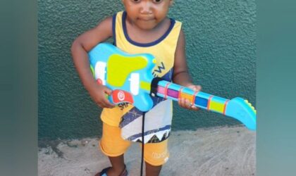 Filho do Ubakka, Wezzu, dá sinais de ter uma paixão pela música e viraliza na internet