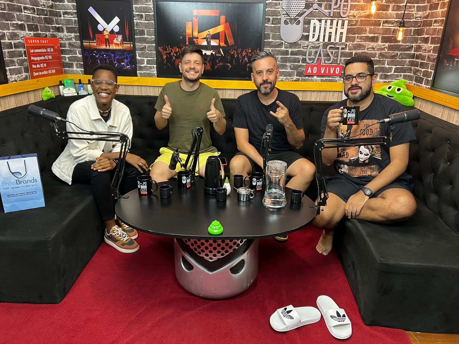 Maira Santos aborrece os fãs durante entrevista no Brasil “meu país só tem pobreza” Maira Santos aborrece os fãs durante entrevista no Brasil “meu país só tem pobreza”