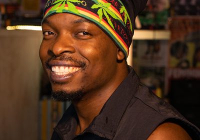 Ras Soto divulga “Swing africano” no Brasil, um espectáculo que exalta a africanidade