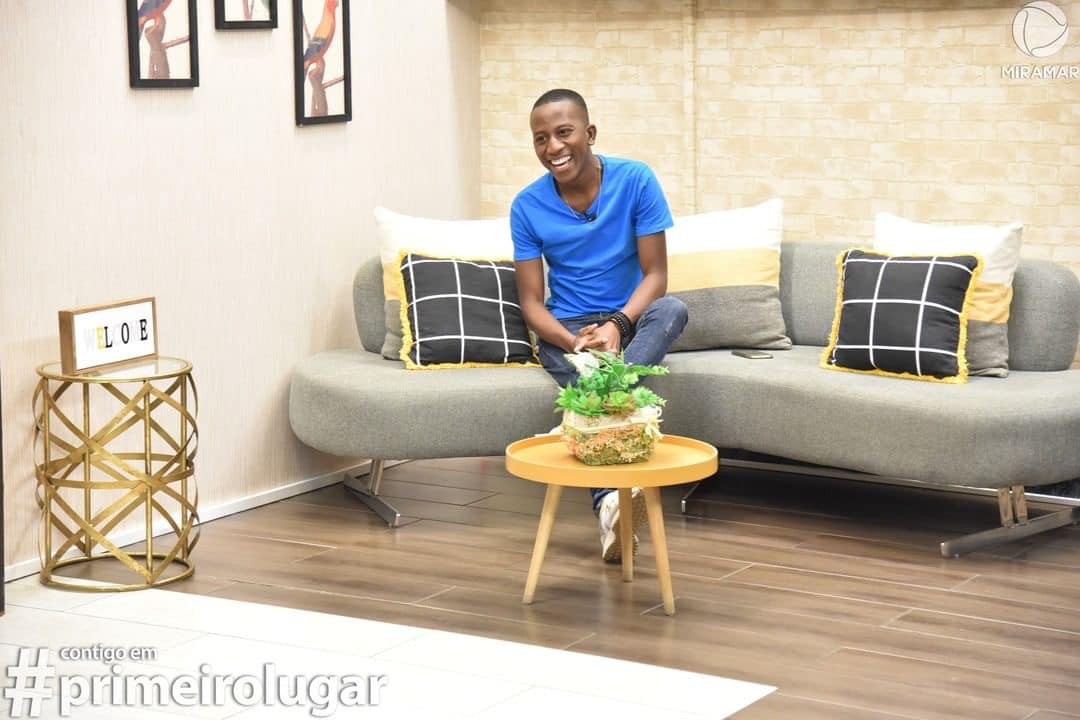 ”Só Rindo” – programa de Valdo VJ que estreia em Maio na TV Miramar ”Só Rindo” – programa de Valdo VJ que estreia em Maio na TV Miramar