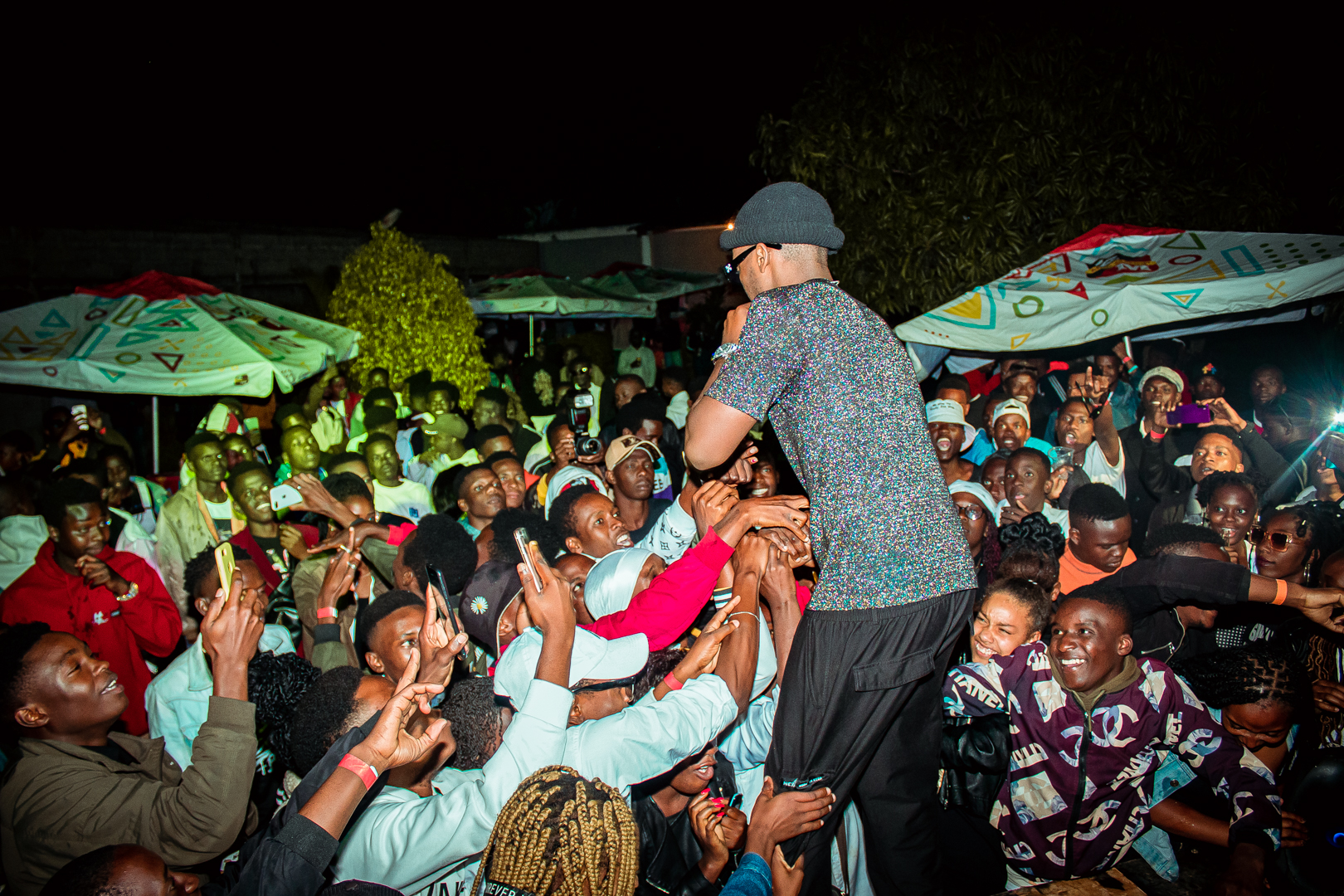 Kingston Siriro “faz Zoom” no Sunset Chimoio e leva o público ao delírio