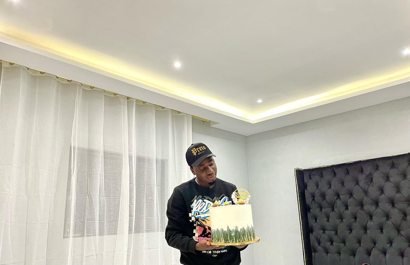 CR Boy adquire casa própria como presente de aniversário