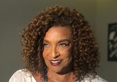 Estrela de novelas brasileiras ensina uma música em Changana aos seus fãs em Brasil