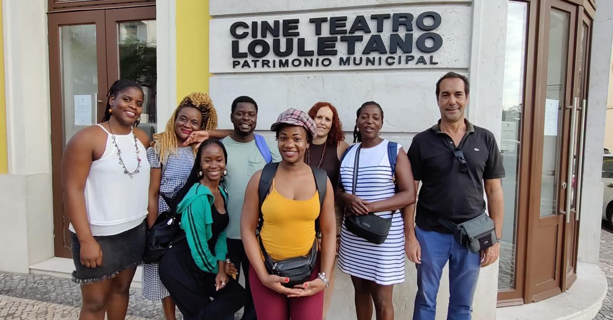 Elenco da peça teatral “Chovem Amores na rua de matador” em digressão em Portugal