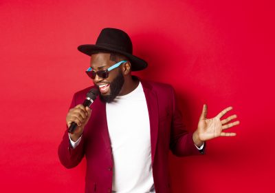 “Cansei de ouvir que o nosso país, Moçambique, recebe tudo que é cantor, até aquele que não canta” –  Dylon Ventura