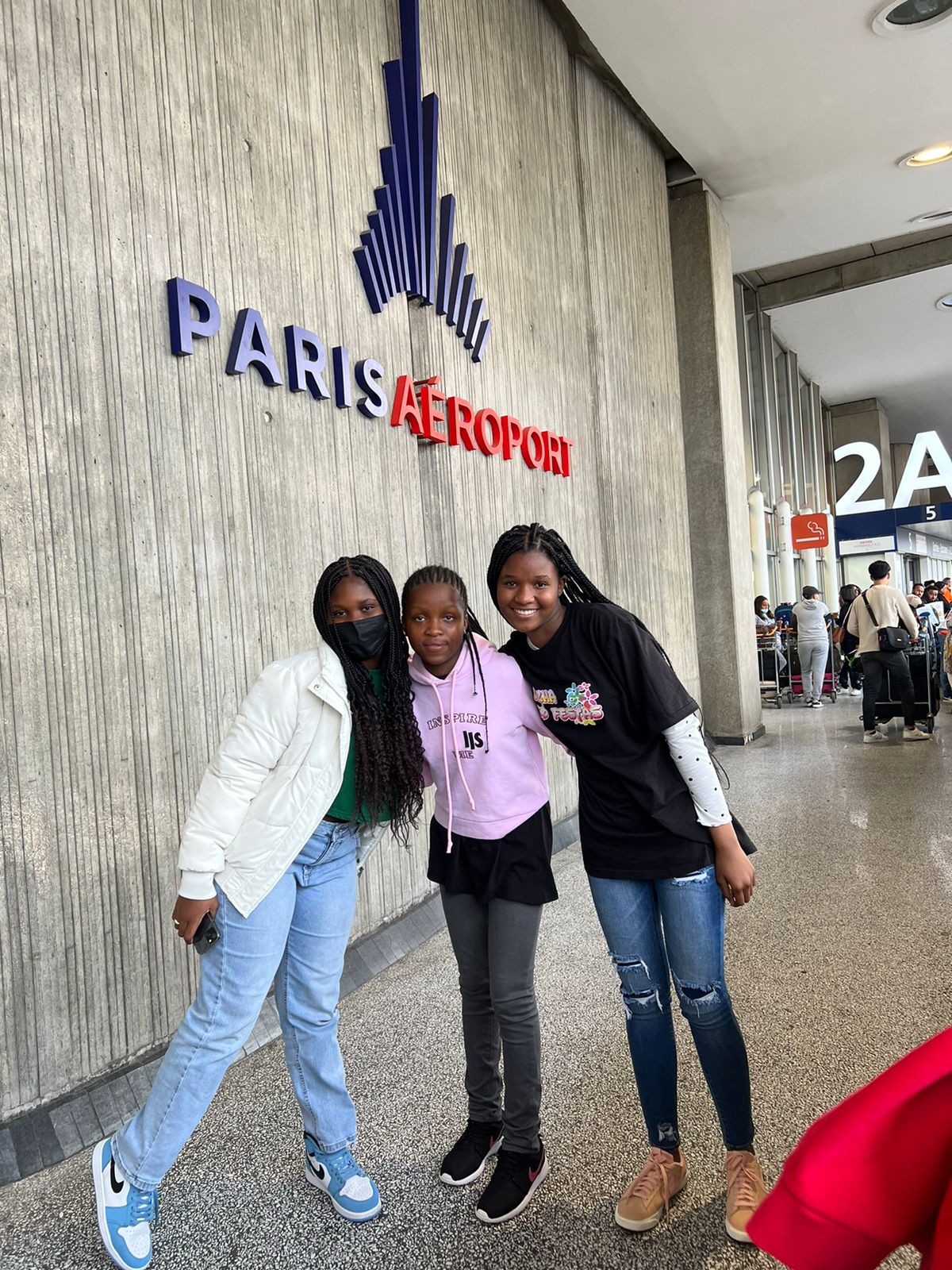 Lizha James realiza o sonho de duas crianças “Vamos a Disney… Nada é impossível”