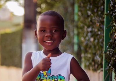 Humorista Válter Danone, de 6 anos de idade, acusado de banalizar a PRM