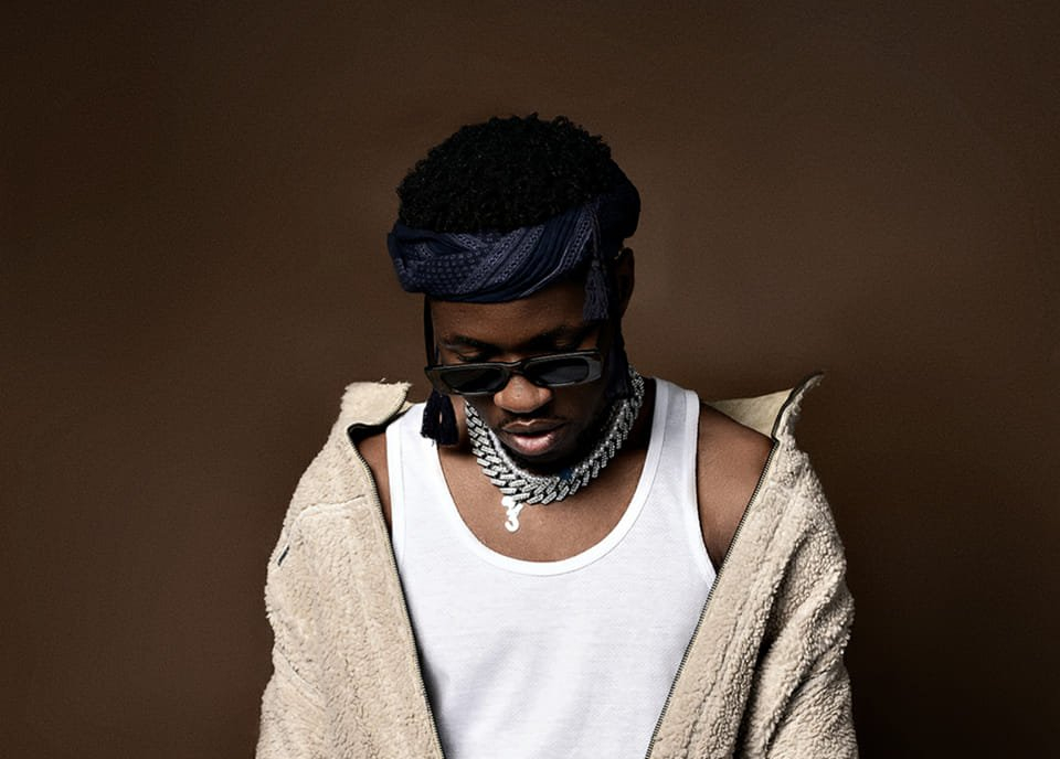 Midous the Negro decide acordar na “Aurora” e lança um “Copo d’ Vinho”