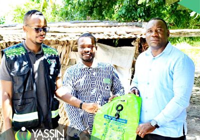 Fundação Yassin Amuji e Al-Imdaad Foundation doam recipientes para água em Vilankulo