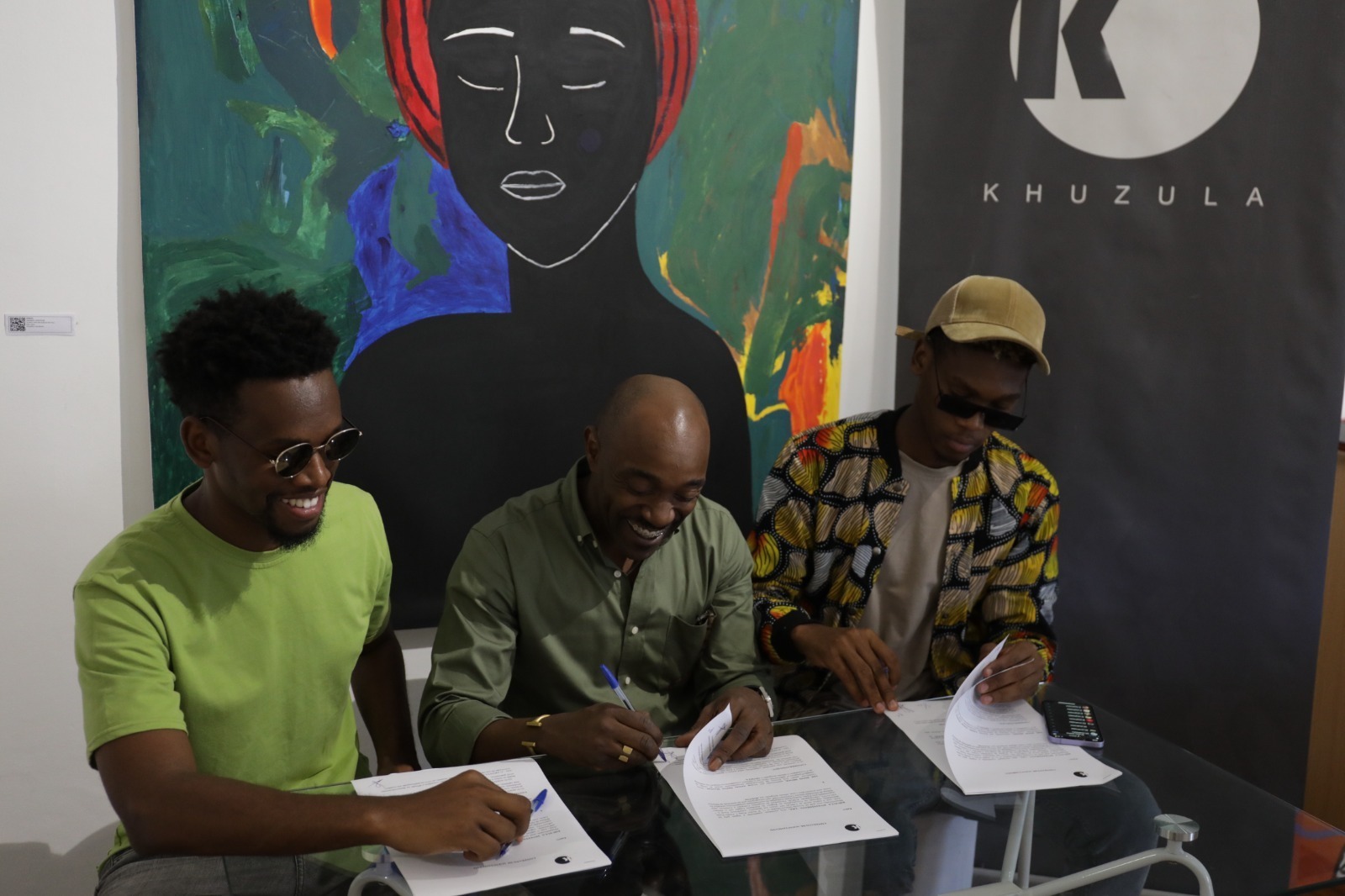 Khuzula passa a agenciar a dupla The Hood Brodz