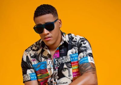 Anselmo Ralph com sua banda no Las Vegas Bar e Restaurante (Ressano Garcia)