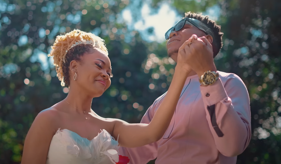 Justino Ubakka casa no vídeo da música de “Rhula” (Sossega)