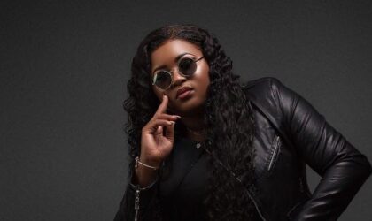 Mara Fernandes – Ni kombela Moya (Vídeo Oficial)