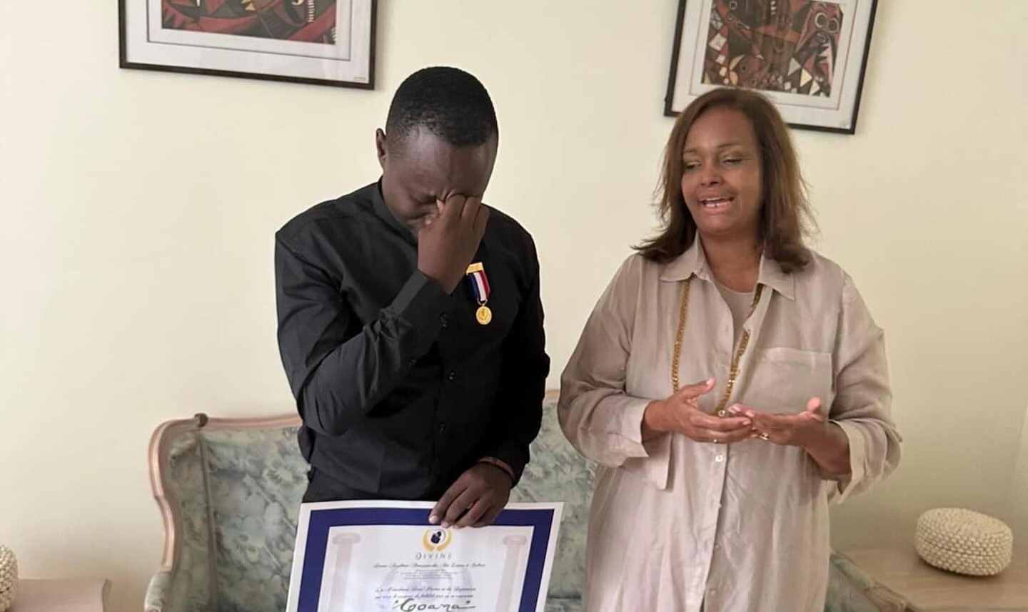 Sebastião Coana é condecorado com a medalha de ouro pela Divina Academia de Artes, Letras e Cultura de França