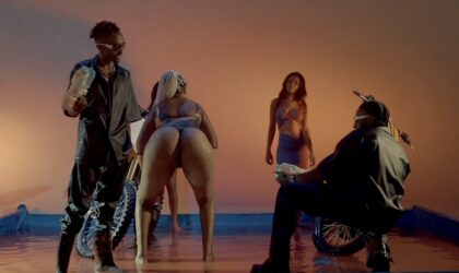 DeHermes e Djimetta surpreendem com vibes de Trap no vídeo “2 Balas”