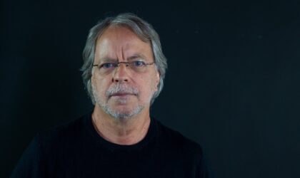 Mia Couto diz que as manifestações “são um apelo a um golpe de Estado”