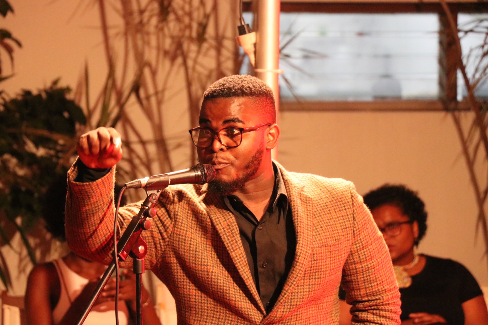 Grande final da 5ª edição do Moz Slam promete emoção e poesia