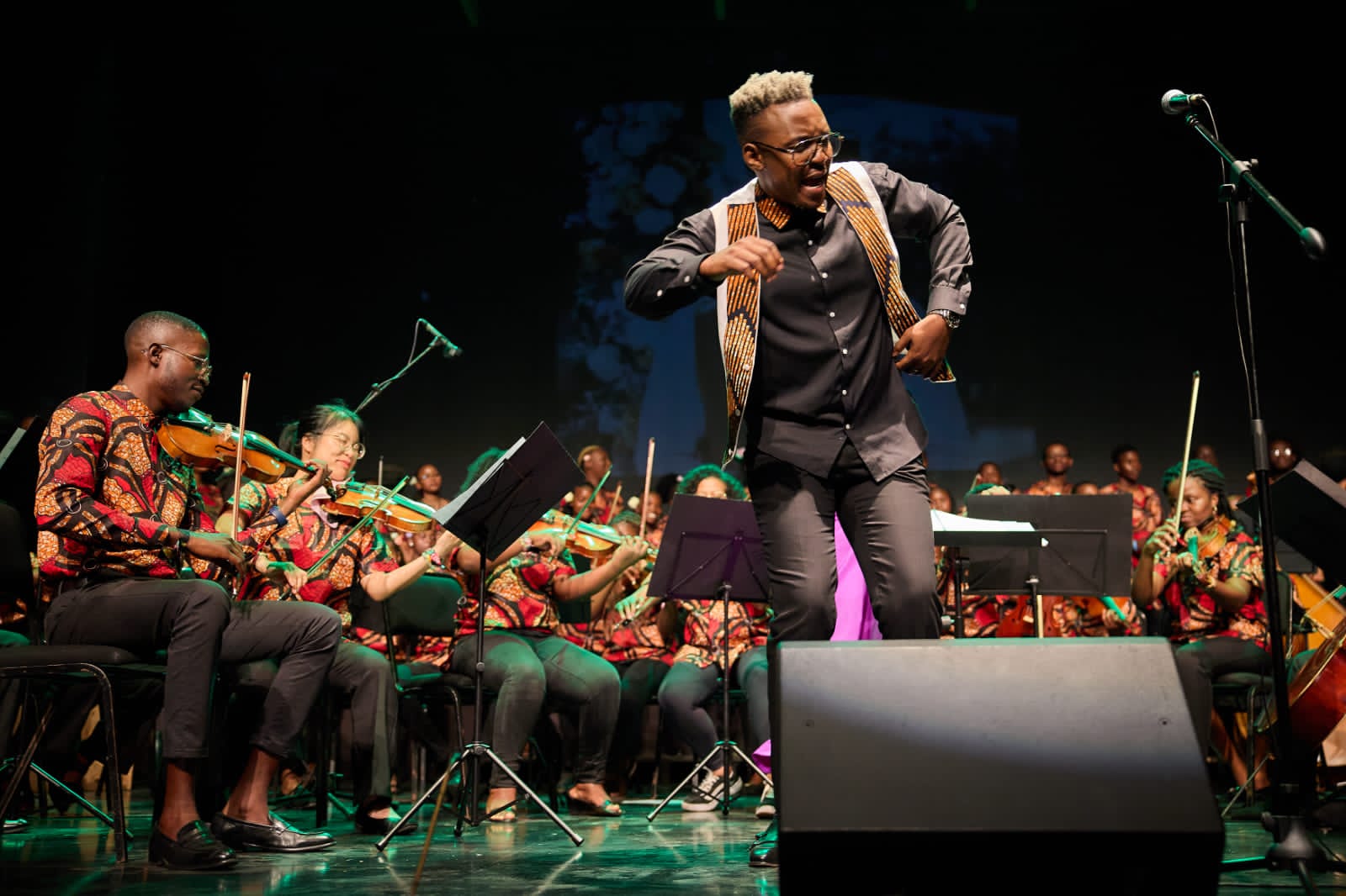 Xiquitsi fecha sua décima temporada com um show Inigualável